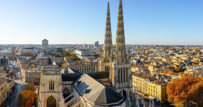 Visiter Bordeaux en 1 jour en couple ou en groupe avec la flotte de véhicules VIP avec chauffeur de DSA